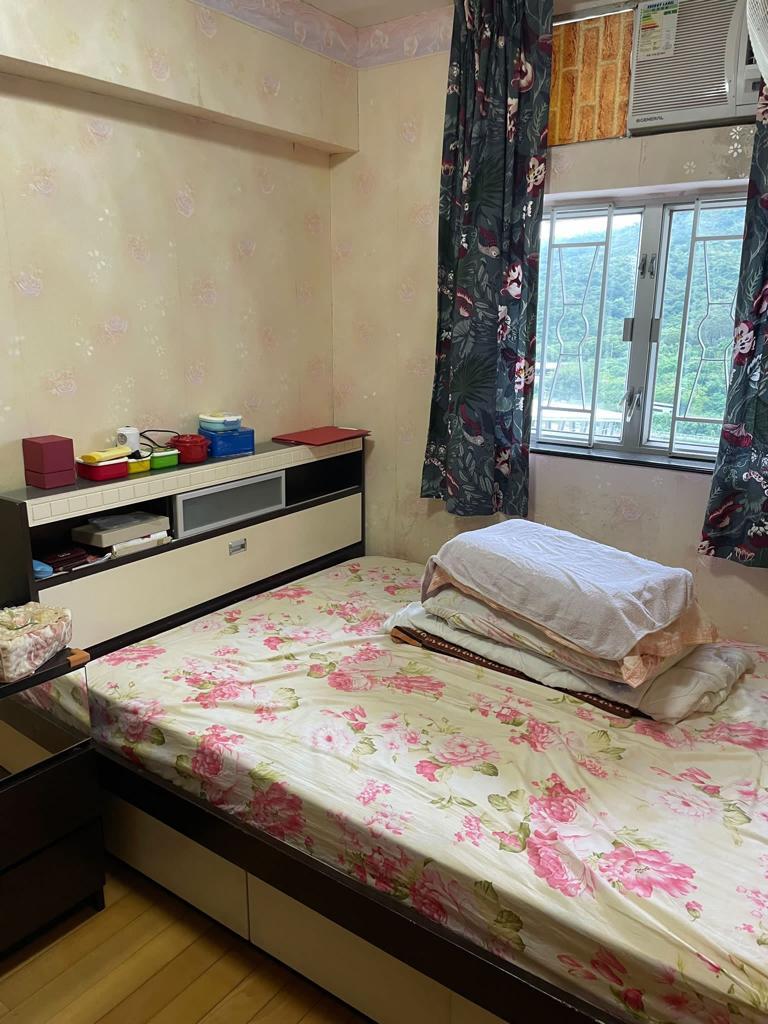 睡房望翠綠山景。(代理提供)