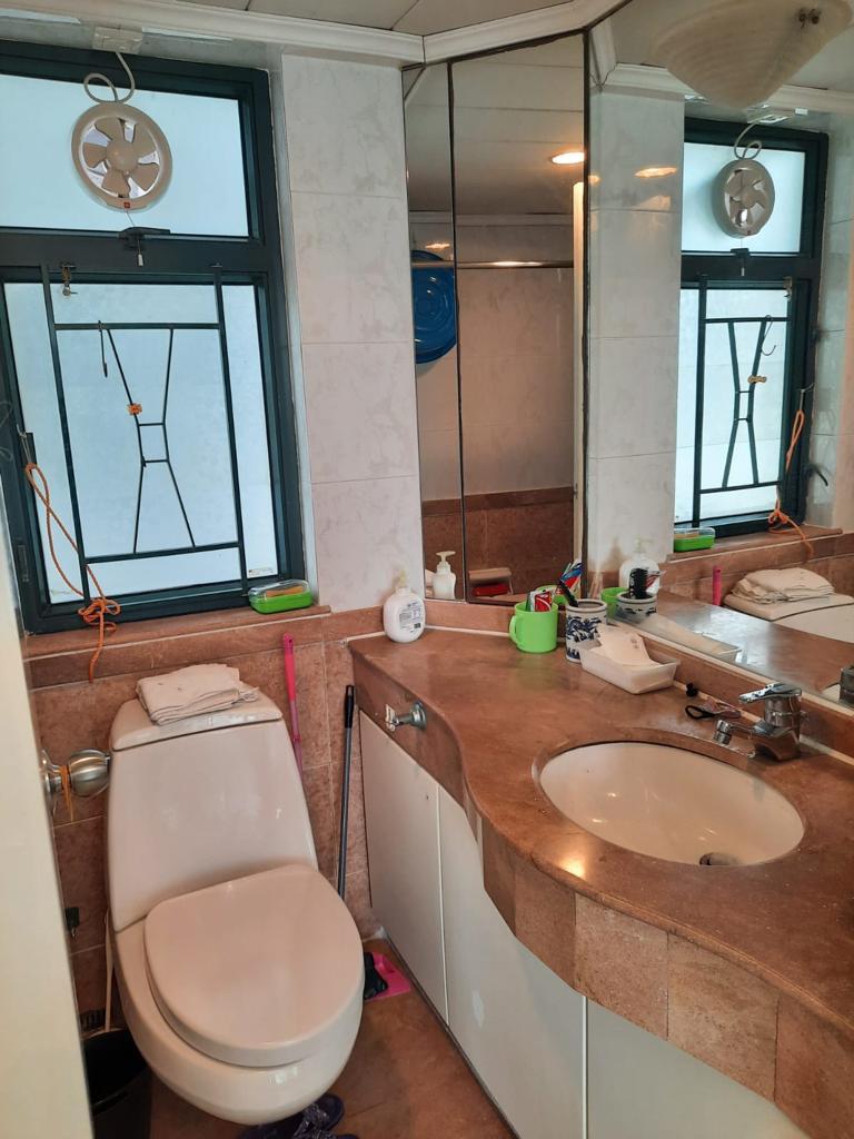 浴室為明廁設計,附原裝發展商裝修。(代理提供)