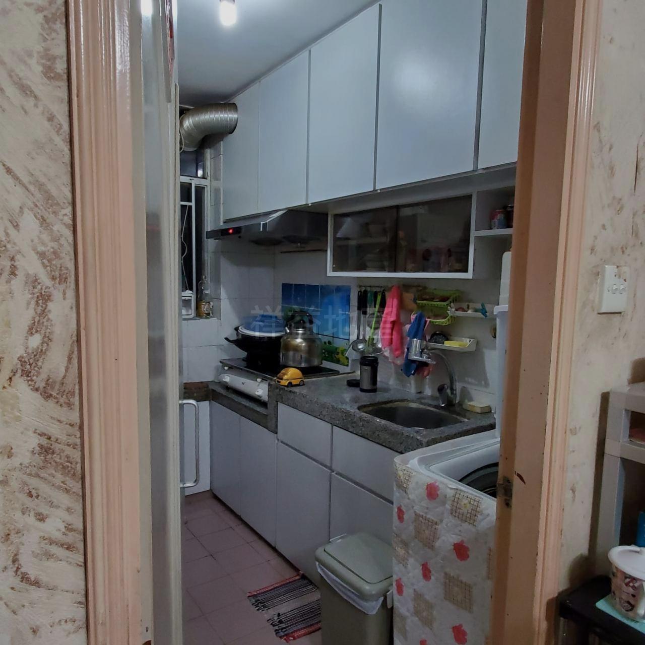 廚房空間闊落見使。(代理提供)