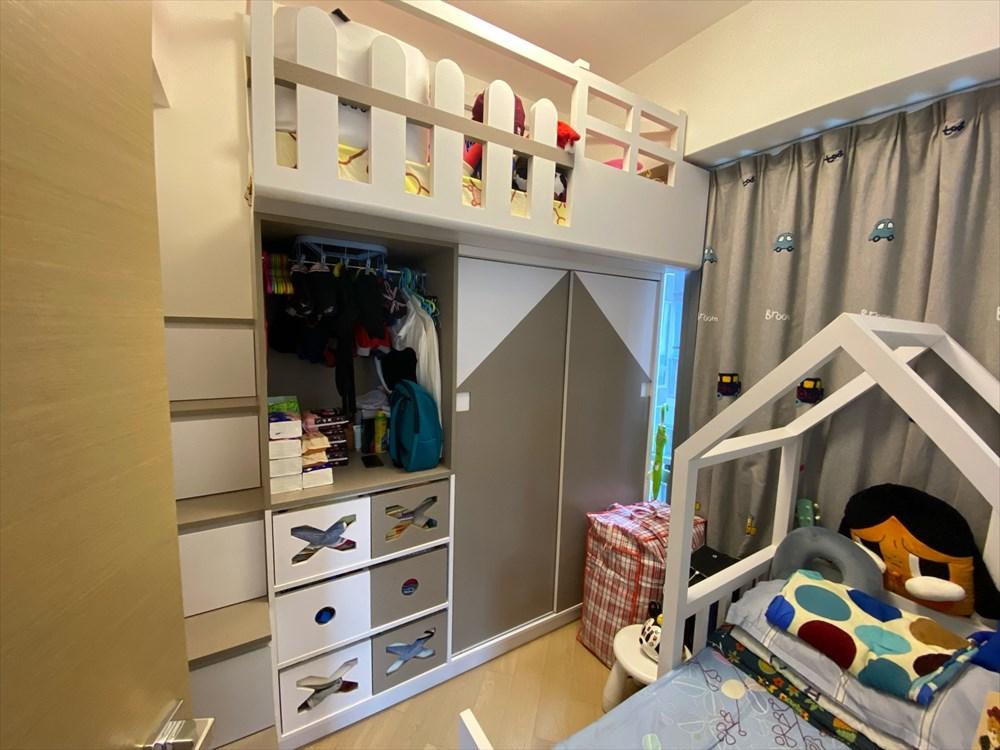 單位設有兩房,其中一間睡房附設組合高架床連衣櫃,十分實用。(代理提供)