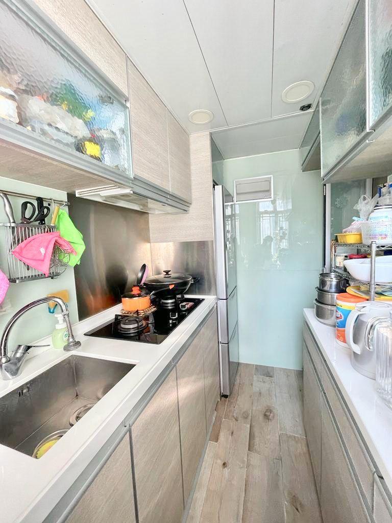 廚房配套齊全新淨,相當實用。(代理提供)