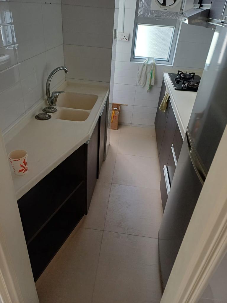 廚房配套簇新。(代理提供)