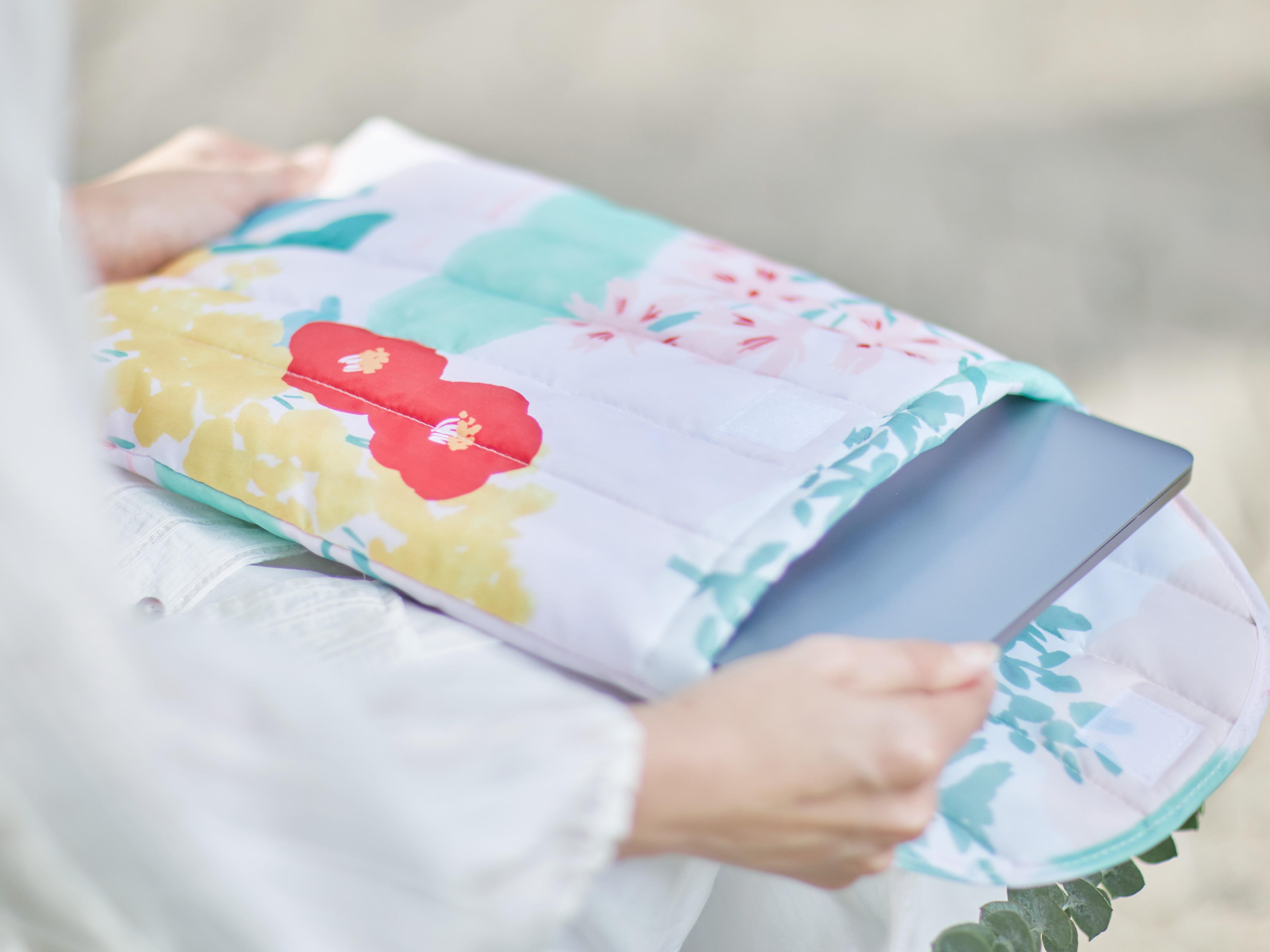 電腦收納袋適用於儲存13吋的電子產品。