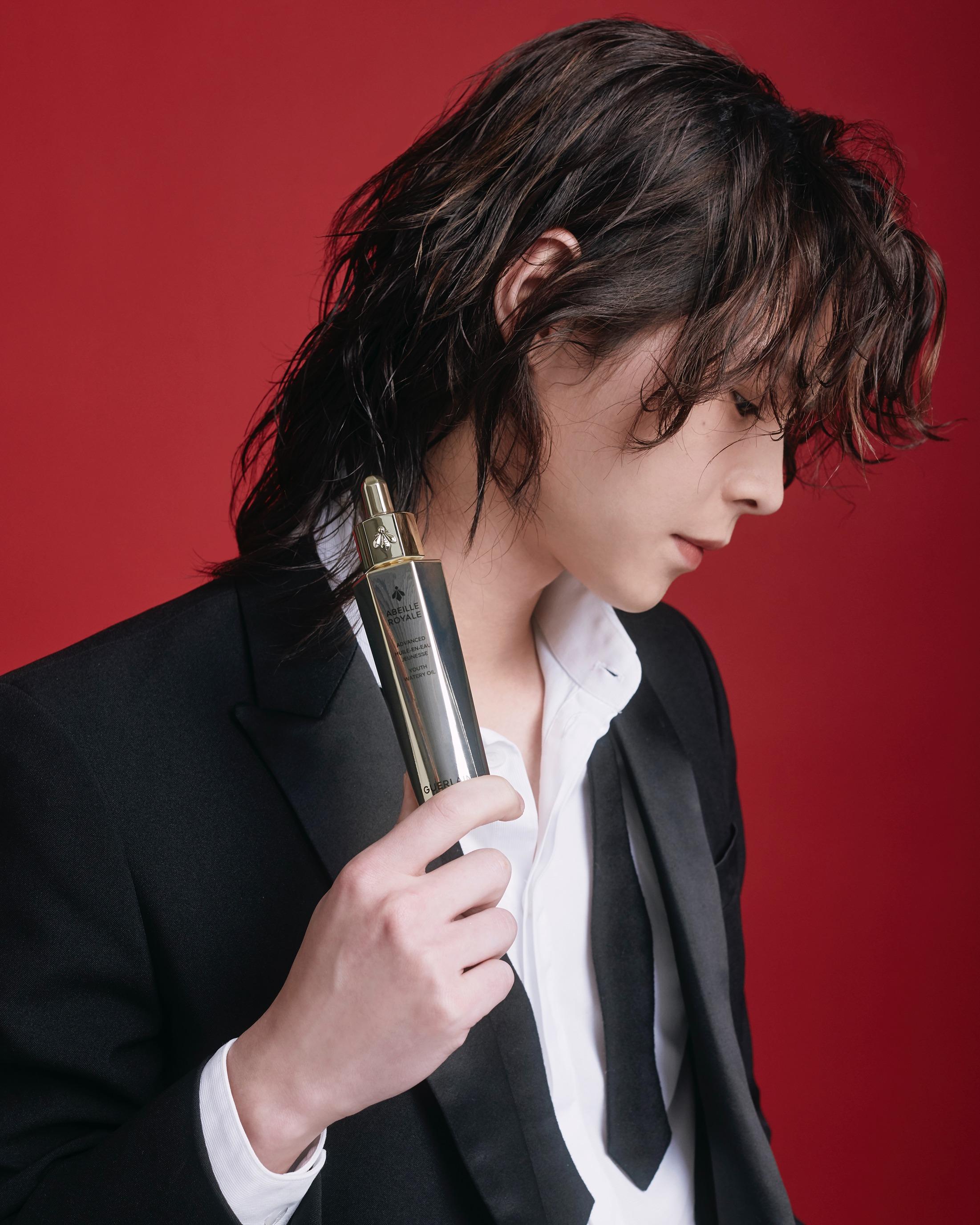 龍年2024限定美妝|嬌蘭 全新限量版新春澤金殿級蜂皇升級版水凝黑蜂活肌蜜 $1,170/50ml