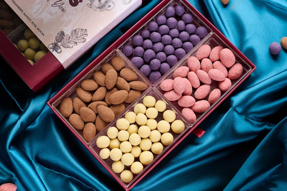 Totally Nuts About You 情人節多彩綜合堅果|$228
