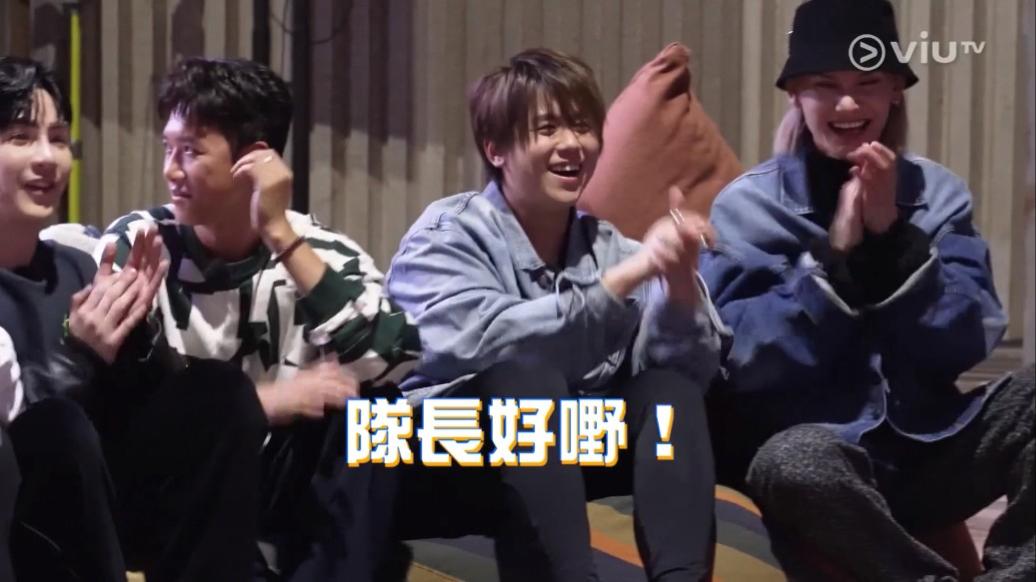 隊長Lokman示範「旁白舞」,獲隊友拍掌激讚。