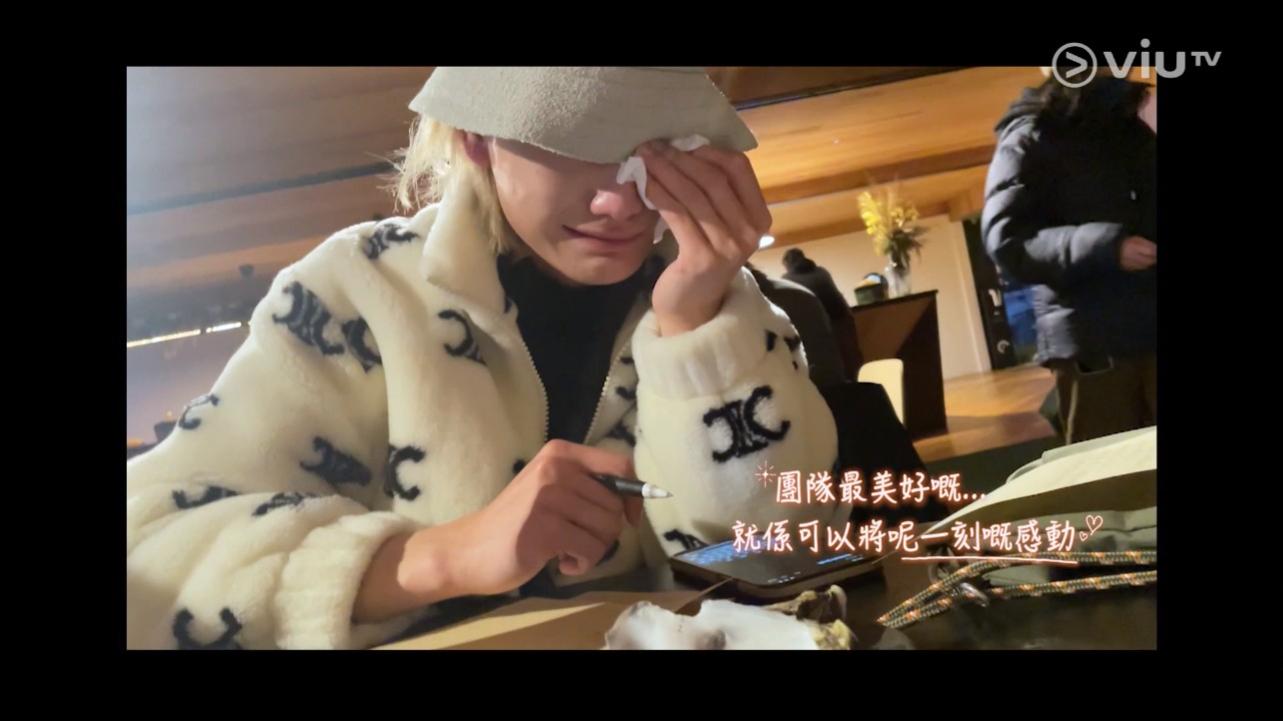 Jeremy寫信時已哭了。