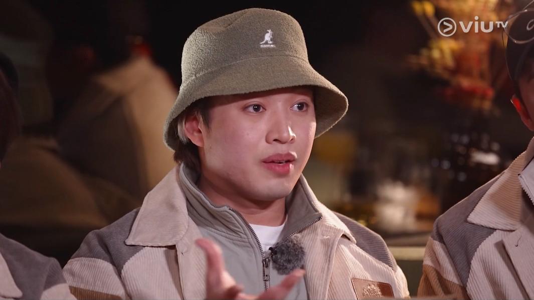 Jer講到眼紅紅,忍著淚水。