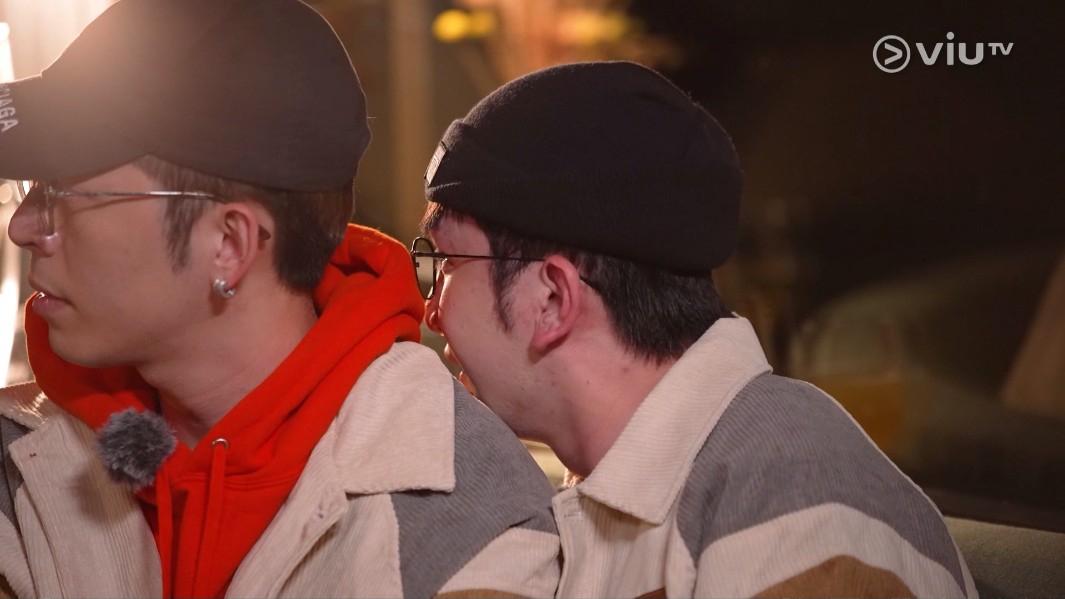 Anson Lo躲在Edan背後哭。