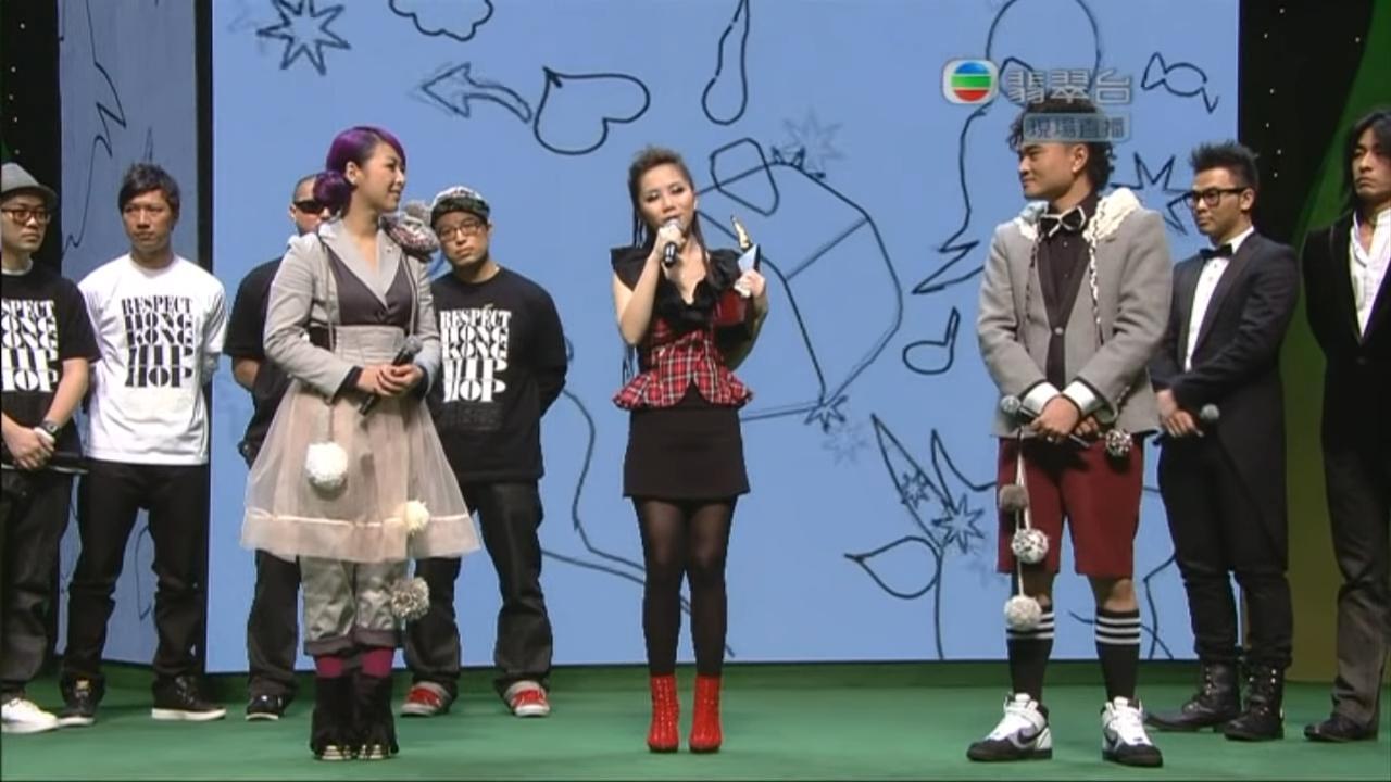 G.E.M.鄧紫棋以17歲之齡奪得叱咤樂壇生力軍女歌手金獎,是首位未成年獲獎的歌手。