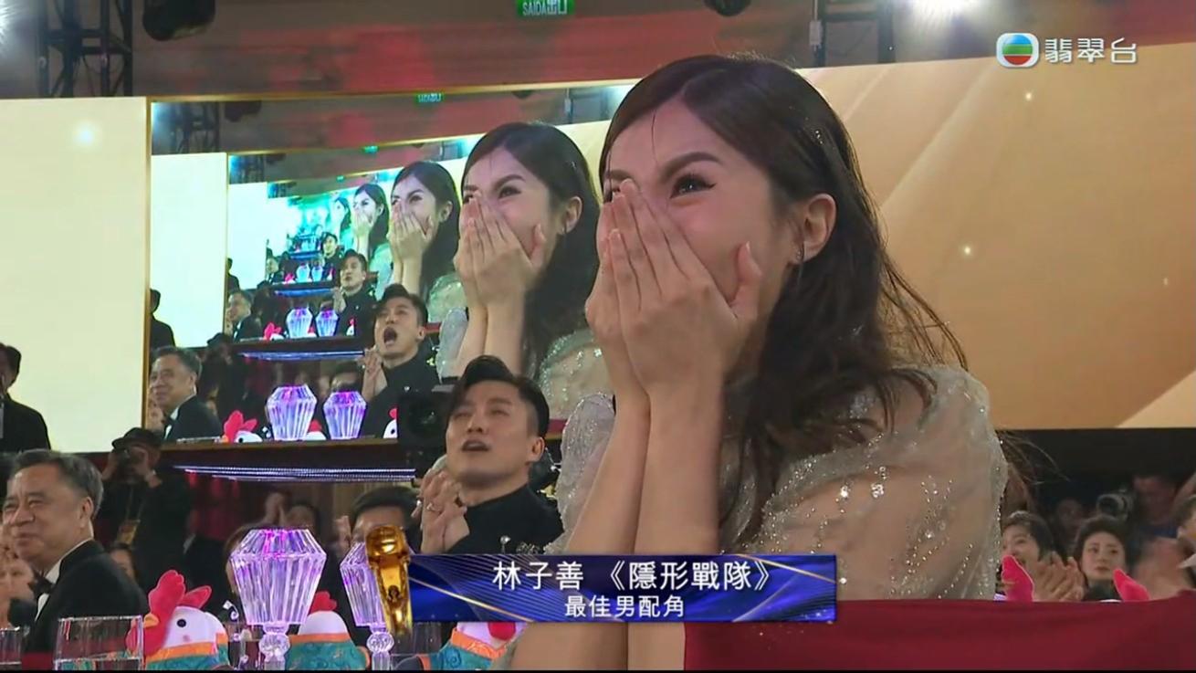 劉佩玥表現激動,一度掩面落淚。