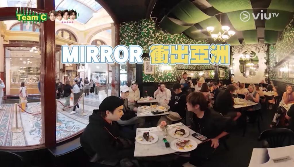 Edan在拍《MIRROR Time》期間向當地居民介紹MIRROR。