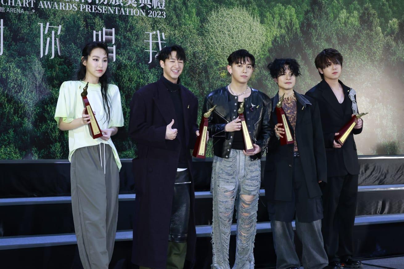 2023年度叱咤樂壇流行榜頒獎典禮,姜濤憑《濤》一曲勇奪今年「我最喜愛的歌曲」,MIRROR大熱奪「我最喜愛的組合」 。(資料圖片)