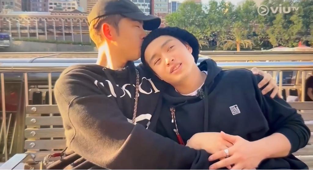 「Jerdan」在《MIRROR Time》大派福利扮「情侶」,Jer扮陀B女生,獲Edan深情一吻。