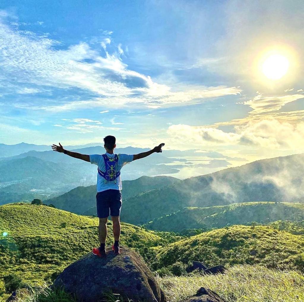 柳俊江離世後,其家人上載柳爺跑山面向朝陽的相片,發文公布身後事安排。