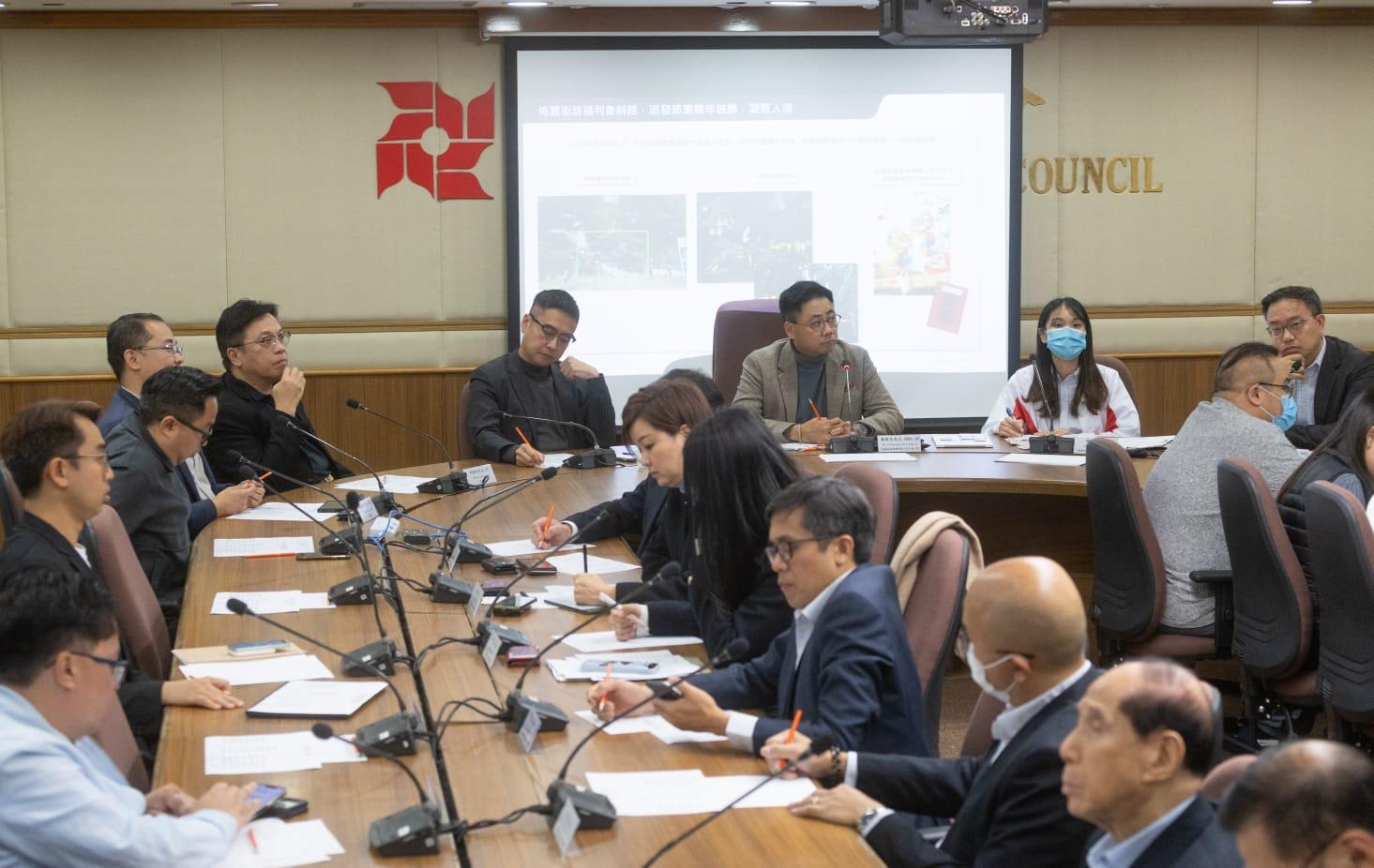 尖咀夜繽紛|尖中一帶有燈飾「夜舞光龍」 栢麗購物大道設情人節主題打卡點