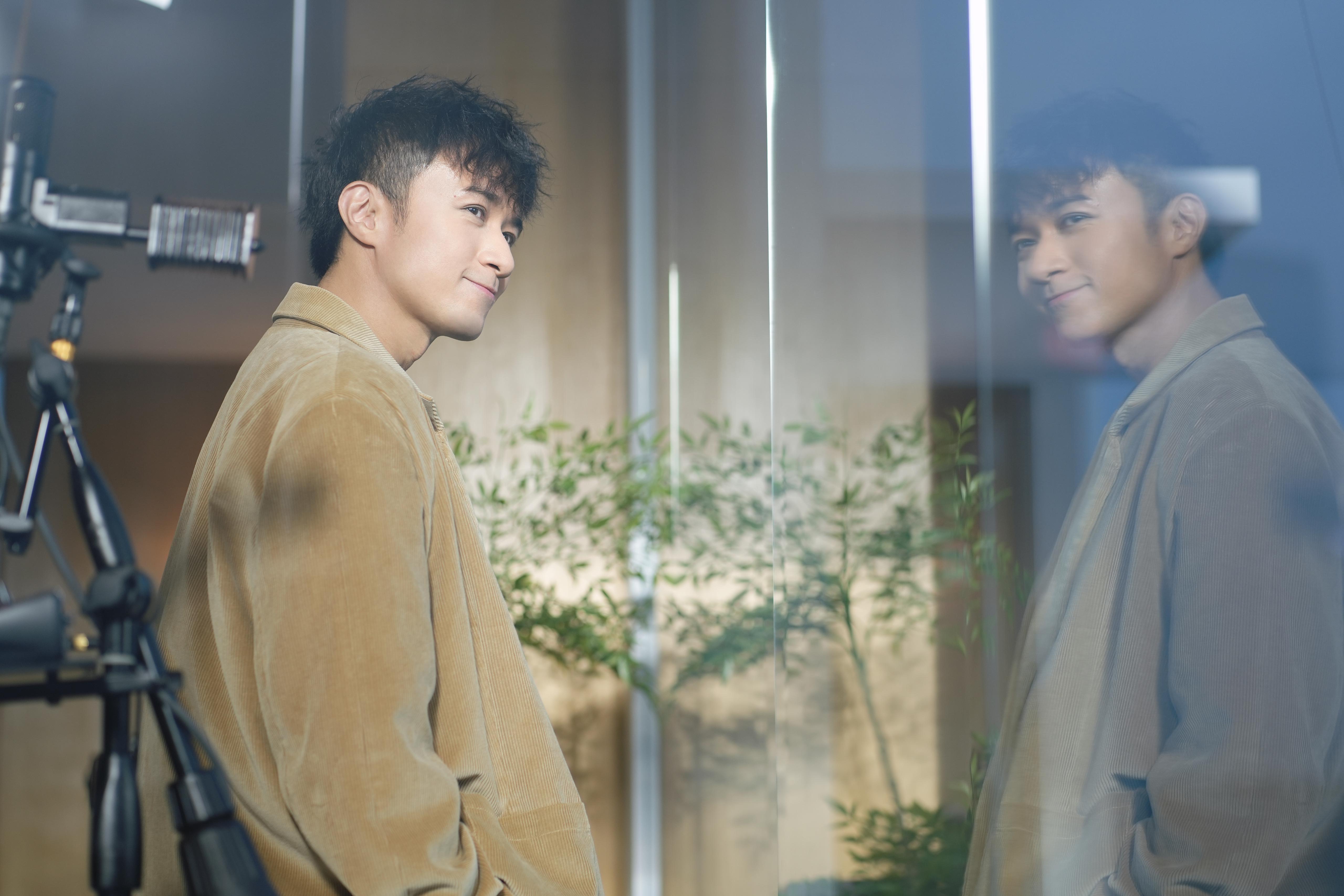 古巨基最近為代表銀行拍攝新廣告。