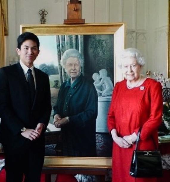 汶萊馬丁王子(Prince Abdul Mateen)曾與英女王合照