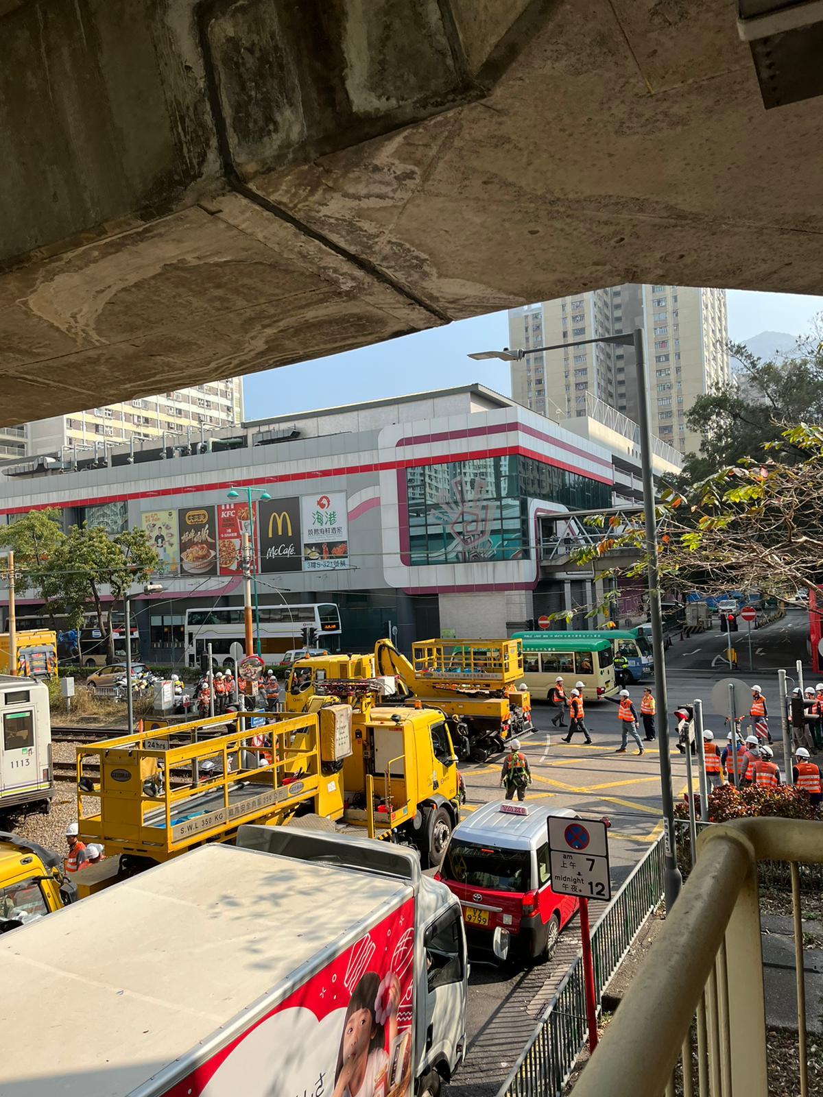 輕鐵安定站吊臂車勾斷架空電纜 貨車司機涉危駕被捕 港鐵冀下午完成修復 (持續更新)