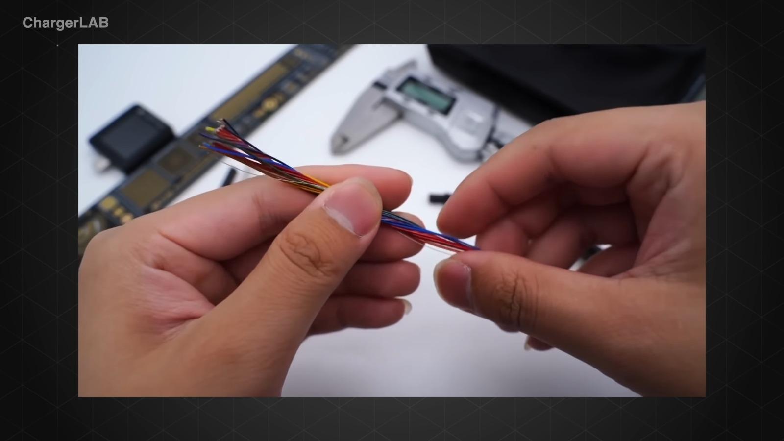 一條USB-C線由2條以上的線芯組成,負責傳data和負責充電的線芯