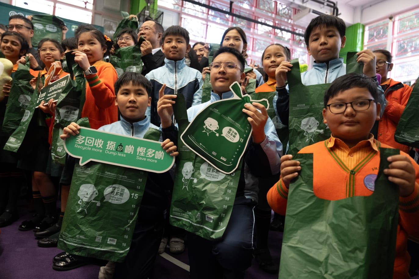 垃圾徵費|謝展寰:向每名小學生派15公升指定垃圾袋 管理公司需就垃圾徵費「執手尾」非「包底」