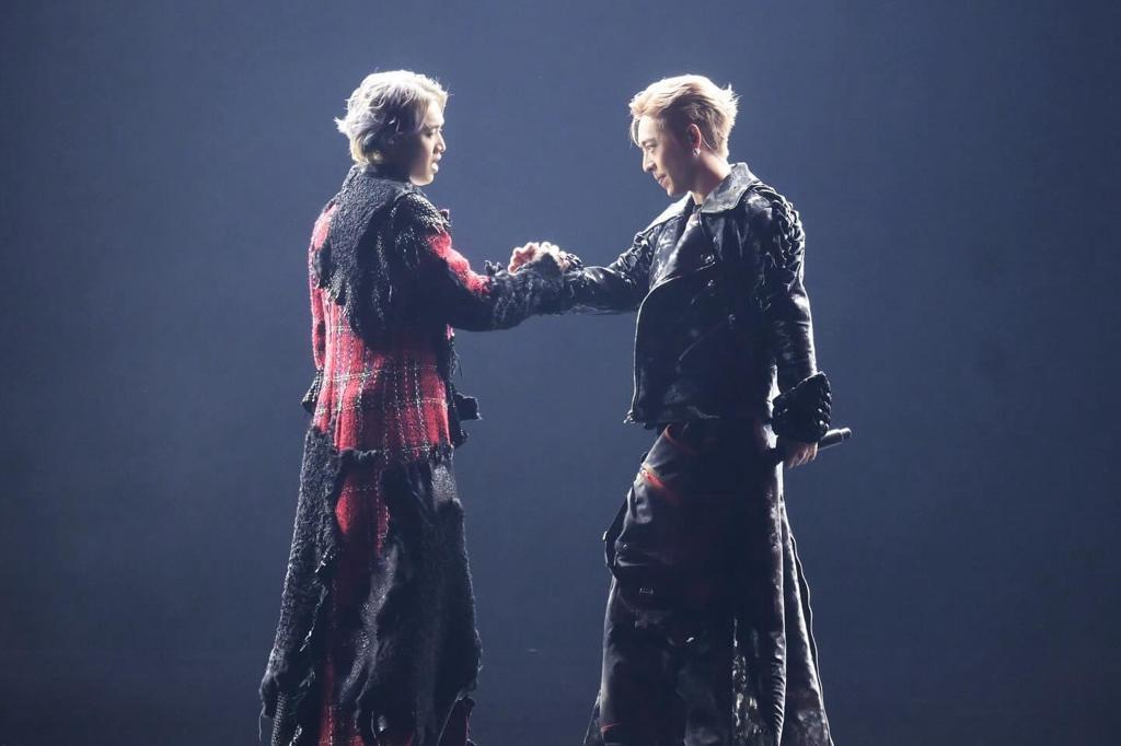 Edan在社交平台分享與Jer合唱蕭敬騰《皮囊》時的型爆靚相。