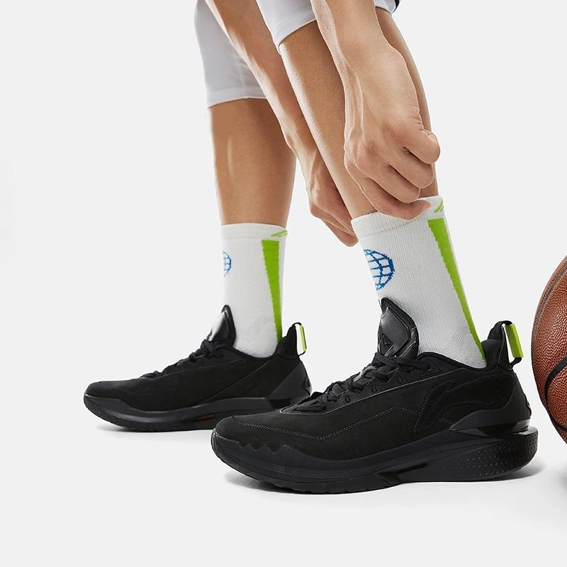 JIMMY BUTLER 2「雅黑」籃球鞋以咖啡為靈感