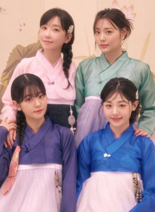 QWER由Magenta、Chodan、 Siyeon、Hina組成,2023年10月18日發行首張單曲專輯《Harmony from Discord》出道。(QWER IG)