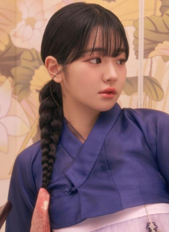 QWER由Magenta、Chodan、 Siyeon、Hina組成,2023年10月18日發行首張單曲專輯《Harmony from Discord》出道。(QWER IG)