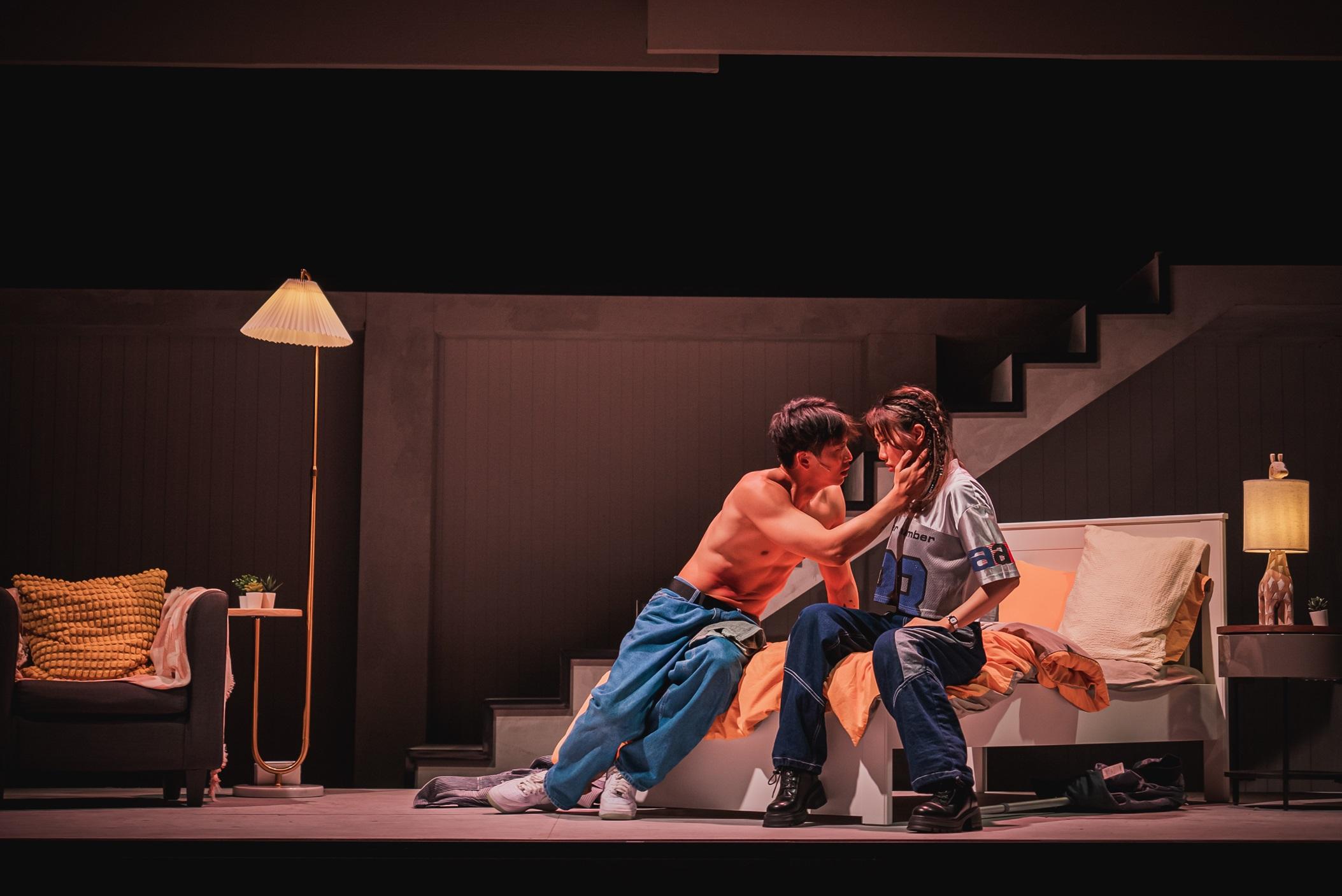 Locker為騷肌演出,花了個半月時間操練。