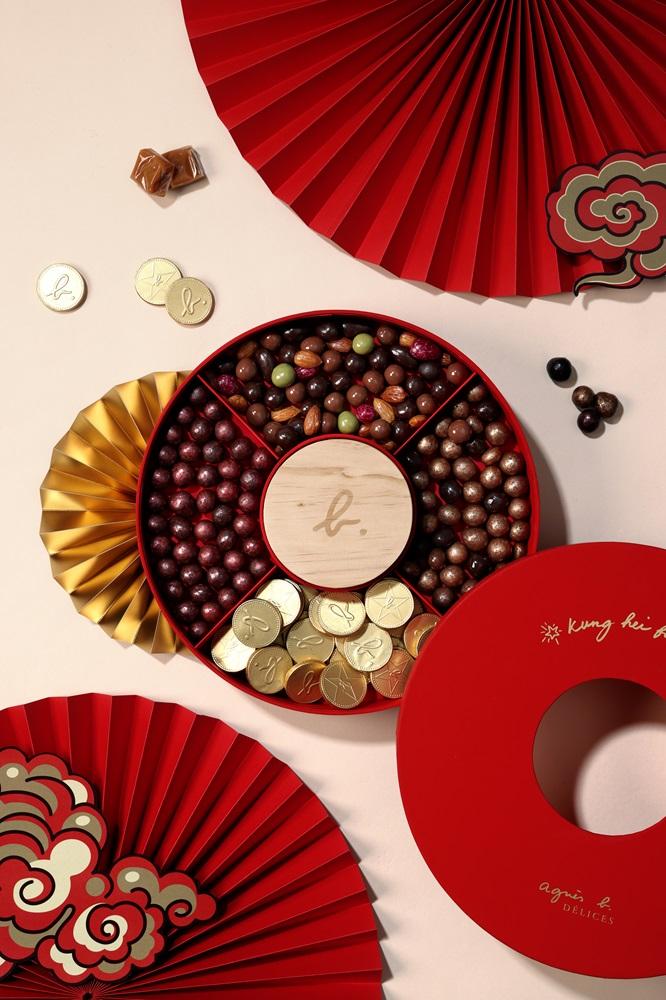 agnès b. DÉLICES新春攢盒,巧妙設計盛載福氣好運。HK$690