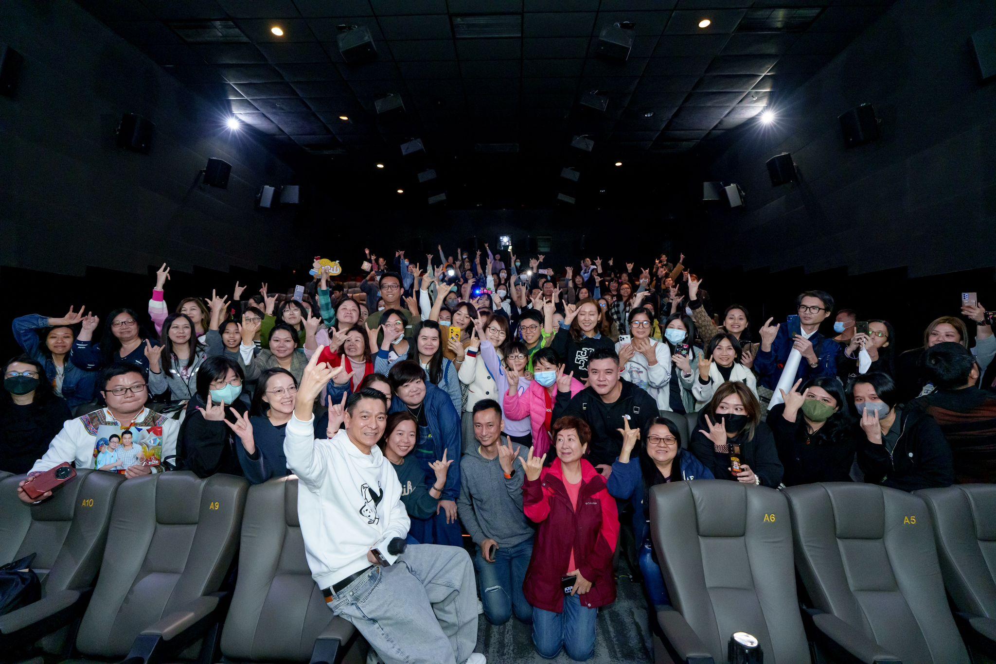 對於粉絲熱情反應,第二度謝票的劉德華表示非常開心。