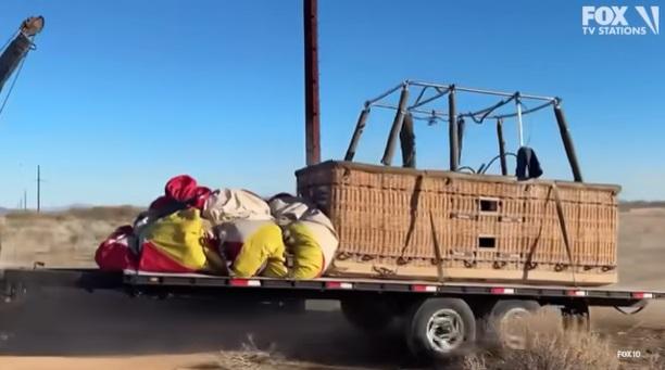 當局運走熱氣球殘骸。(互聯網)