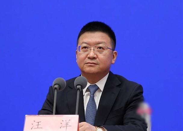 人力資源社會保障部今日(5日)公布,國務院任免國家工作人員。當中,任命前青海省委常委、省紀委書記、中紀委委員汪洋為國務院副秘書長。