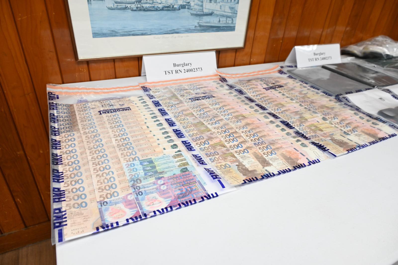 尖沙咀北京道一間專售名牌手袋的樓上店本月21日被爆竊,12個價值171萬元的手袋被偷走,涉案35歲男子被捕,警方指他至少涉及另外3宗爆竊案,涉案物品總值超過213萬元。