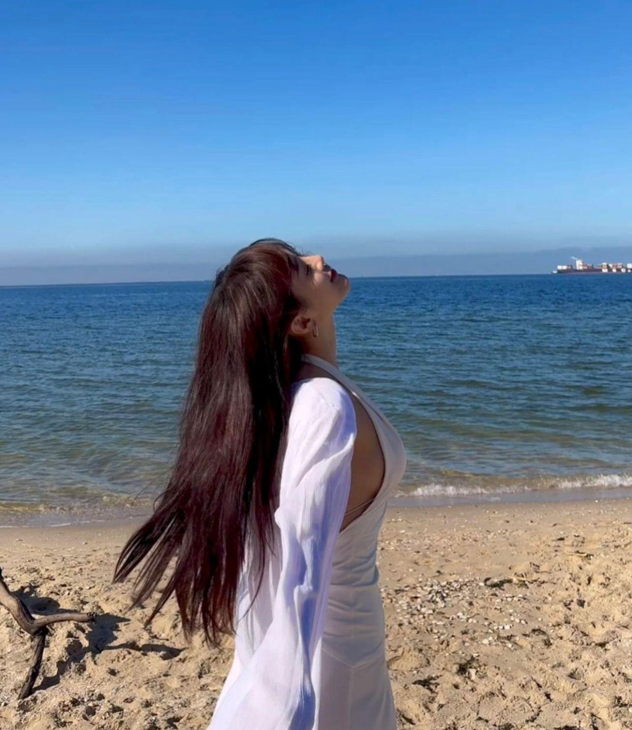 34歲的Dada飛往澳洲享受陽光海灘。