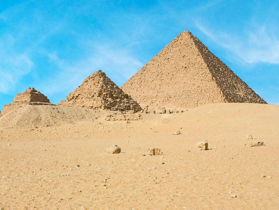 埃及孟卡拉金字塔群。(互聯網)