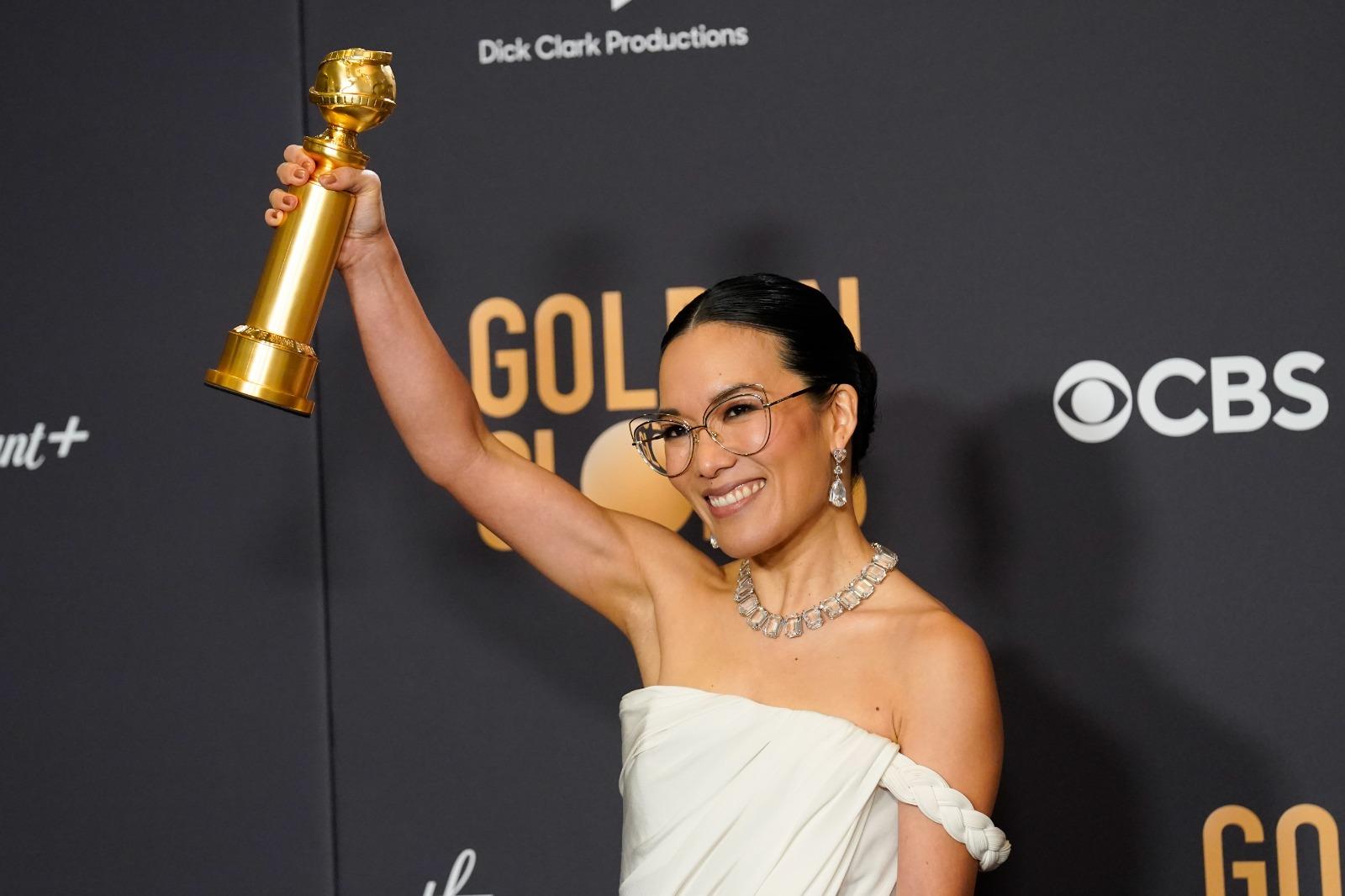 美國越南華僑黃艾莉Ali Wong以《齮齕人生》獲頒迷你劇及電視電視的最佳女主角。