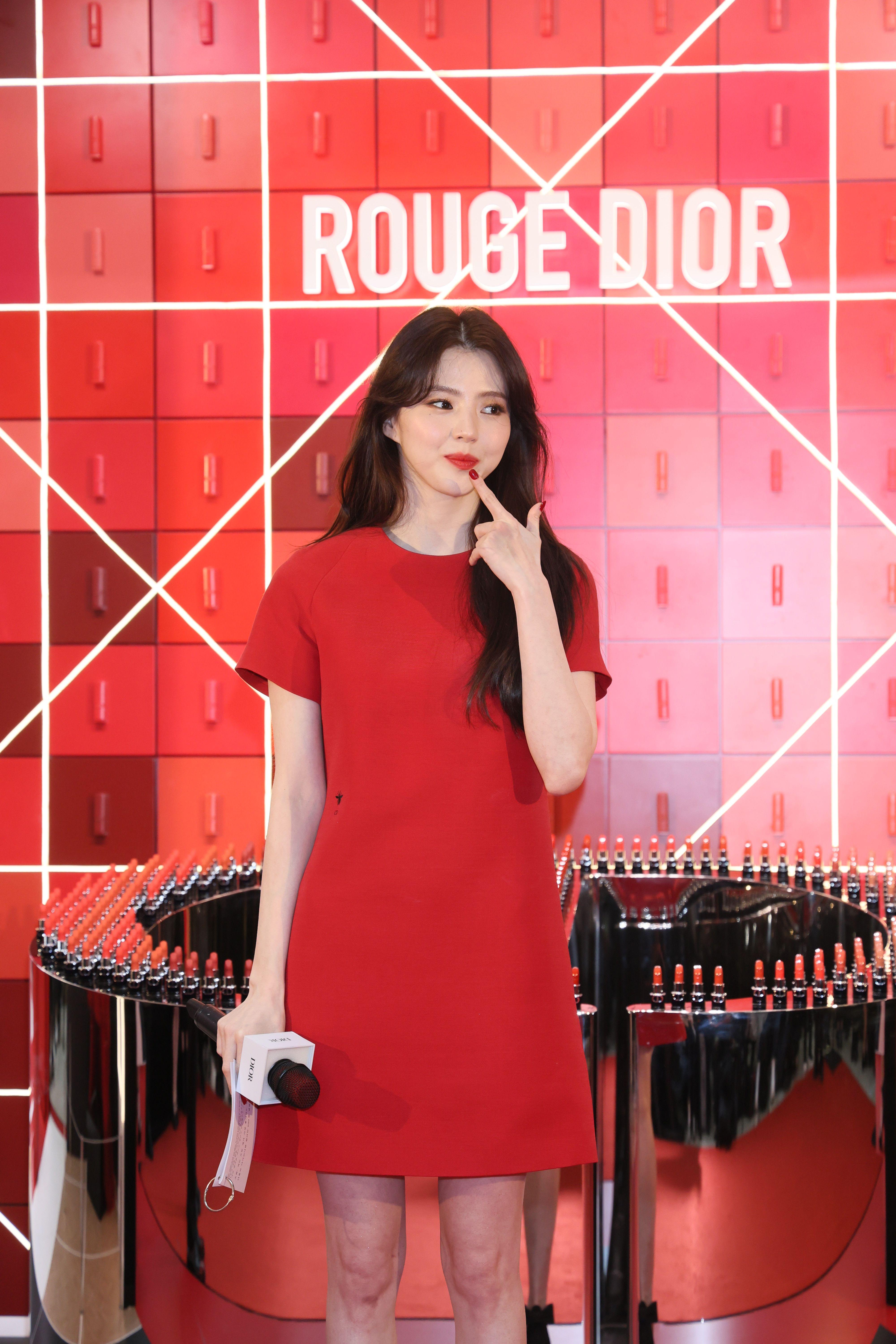 韓韶禧以亞太區品牌大使之身份主持中環限定店之揭幕活動。