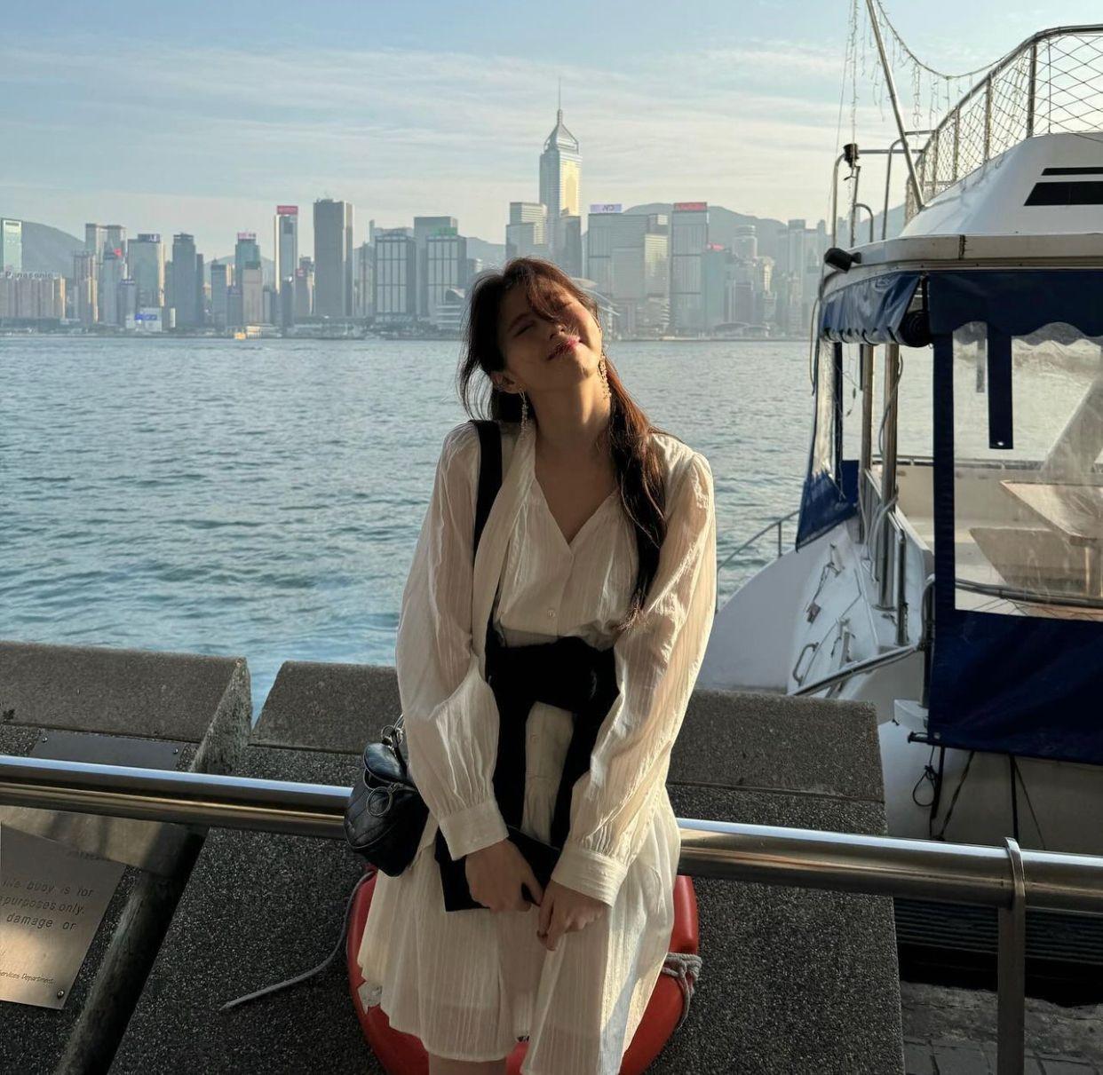 韓韶禧日前在尖沙咀海旁打卡。