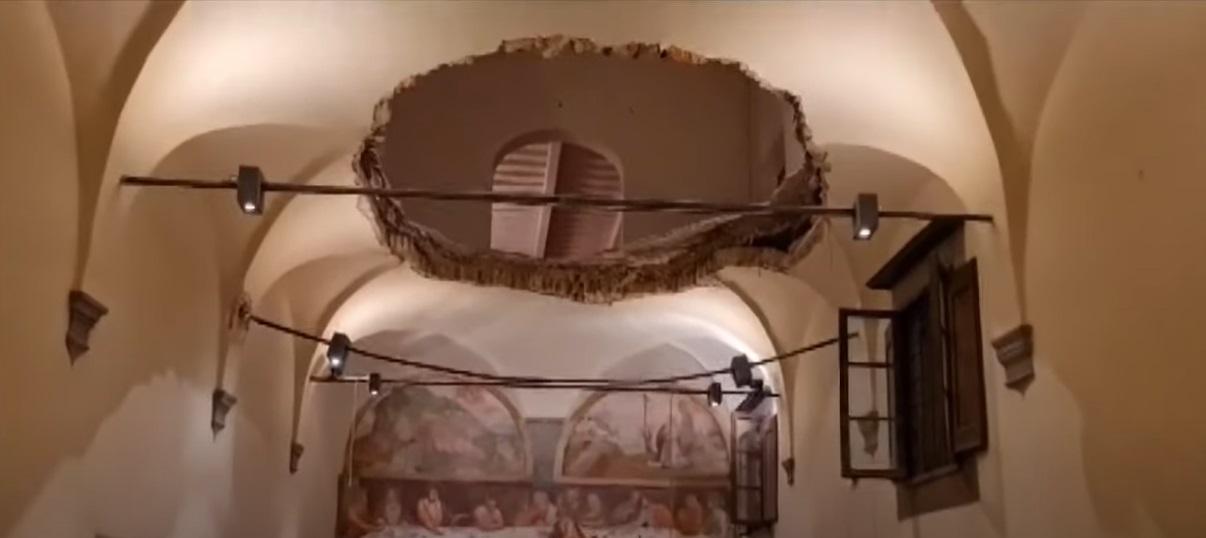 上層地板穿了一個大洞。(互聯網)