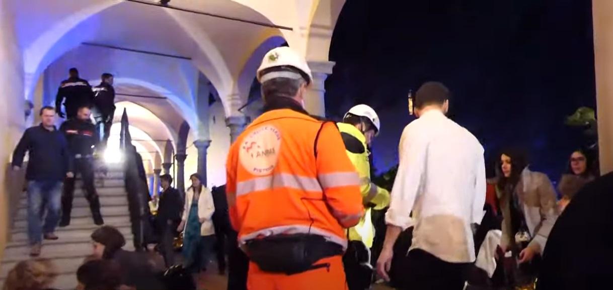 醫護替傷者即場施救。(互聯網)