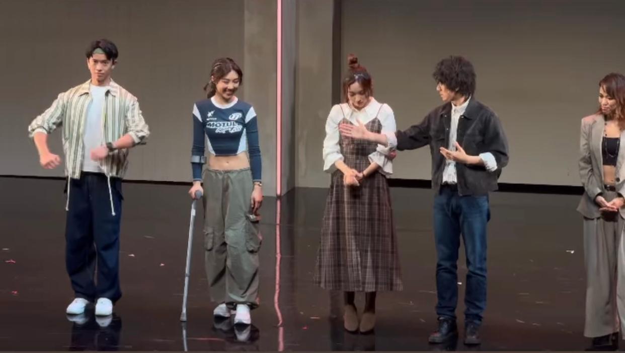 前晚一場謝幕時發生小插曲,吳肇軒疑似拍落Ivy So胸前惹配場觀眾一度起哄。