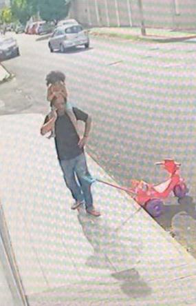 打電話求助。(互聯網)