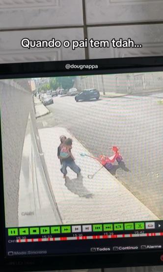 開心到抱緊女兒。(互聯網)