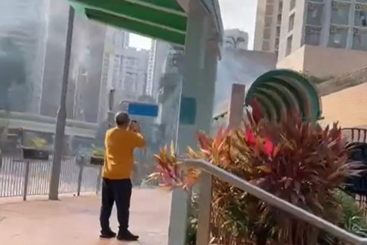 青衣牙鷹洲街變電站下午冒煙懷疑爆炸。(網上片段截圖)