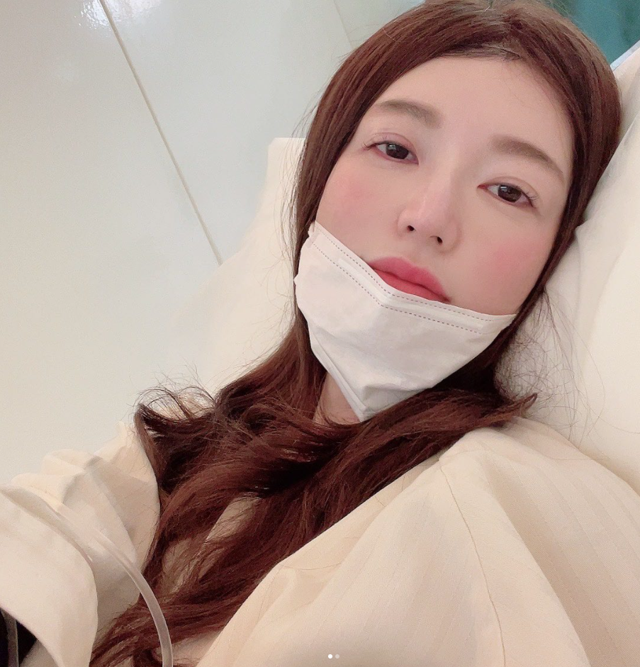 丈夫也代為發文表示:「她在醫院哭著說她抗癌再辛苦,都沒有再看過她掉過演淚,就是這樣溫柔又堅強的女人。」