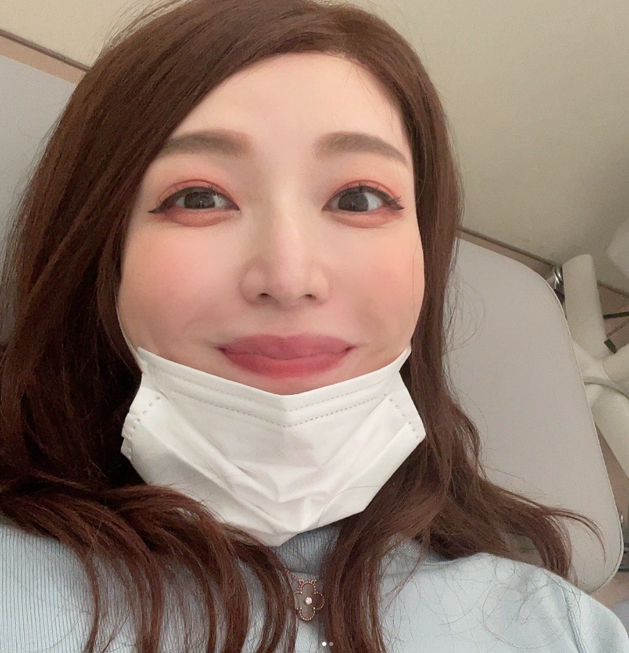 丈夫也代為發文表示:「她在醫院哭著說她抗癌再辛苦,都沒有再看過她掉過演淚,就是這樣溫柔又堅強的女人。」