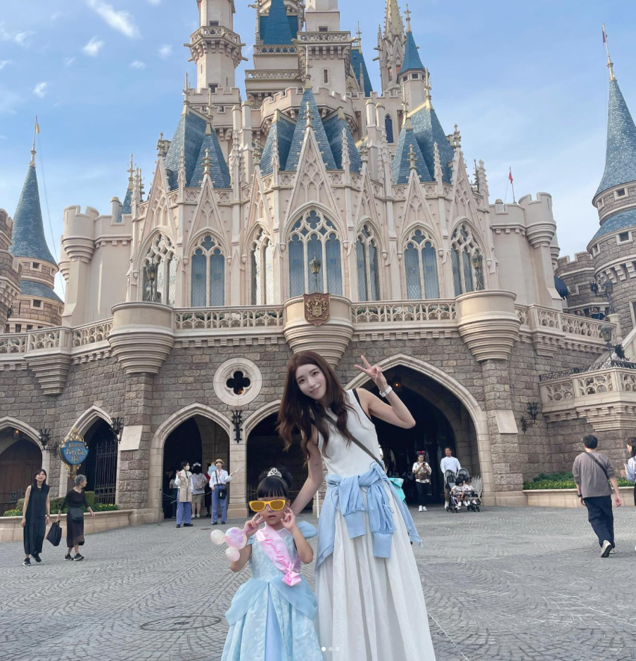 丈夫也代為發文表示:「她在醫院哭著說她抗癌再辛苦,都沒有再看過她掉過演淚,就是這樣溫柔又堅強的女人。」