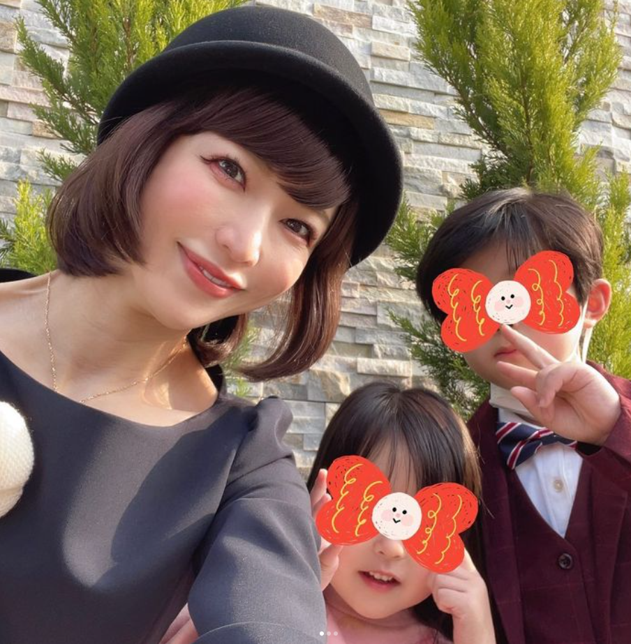 丈夫也代為發文表示:「她在醫院哭著說她抗癌再辛苦,都沒有再看過她掉過演淚,就是這樣溫柔又堅強的女人。」